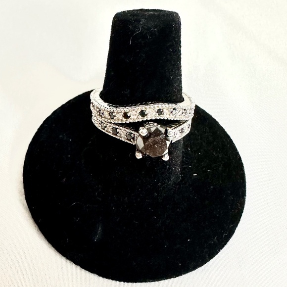 Black Diamond Ring Set with Certificate of Authenticity - Picture 4 of 9